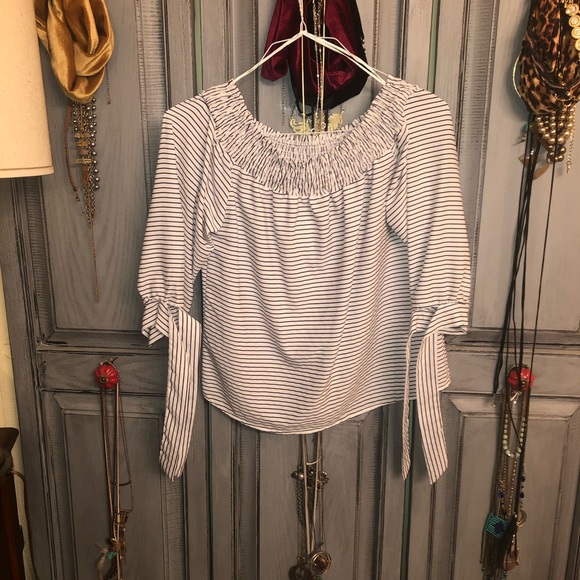 Tops - Off shoulder striped shirt